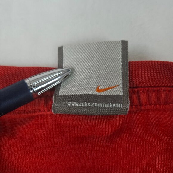 Nike Fit Dry Men's Size M Manchester United T Shirt Red Old Trafford Map On Back - Picture 8 of 16